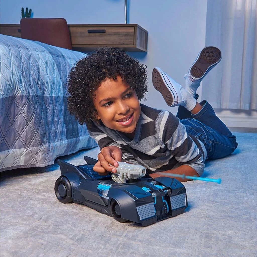 DC Comics Tech Defender Batmobil ile Çocuklara Süper Kahramanlık ve Strateji Dolu Oyunlar - Görsel 4