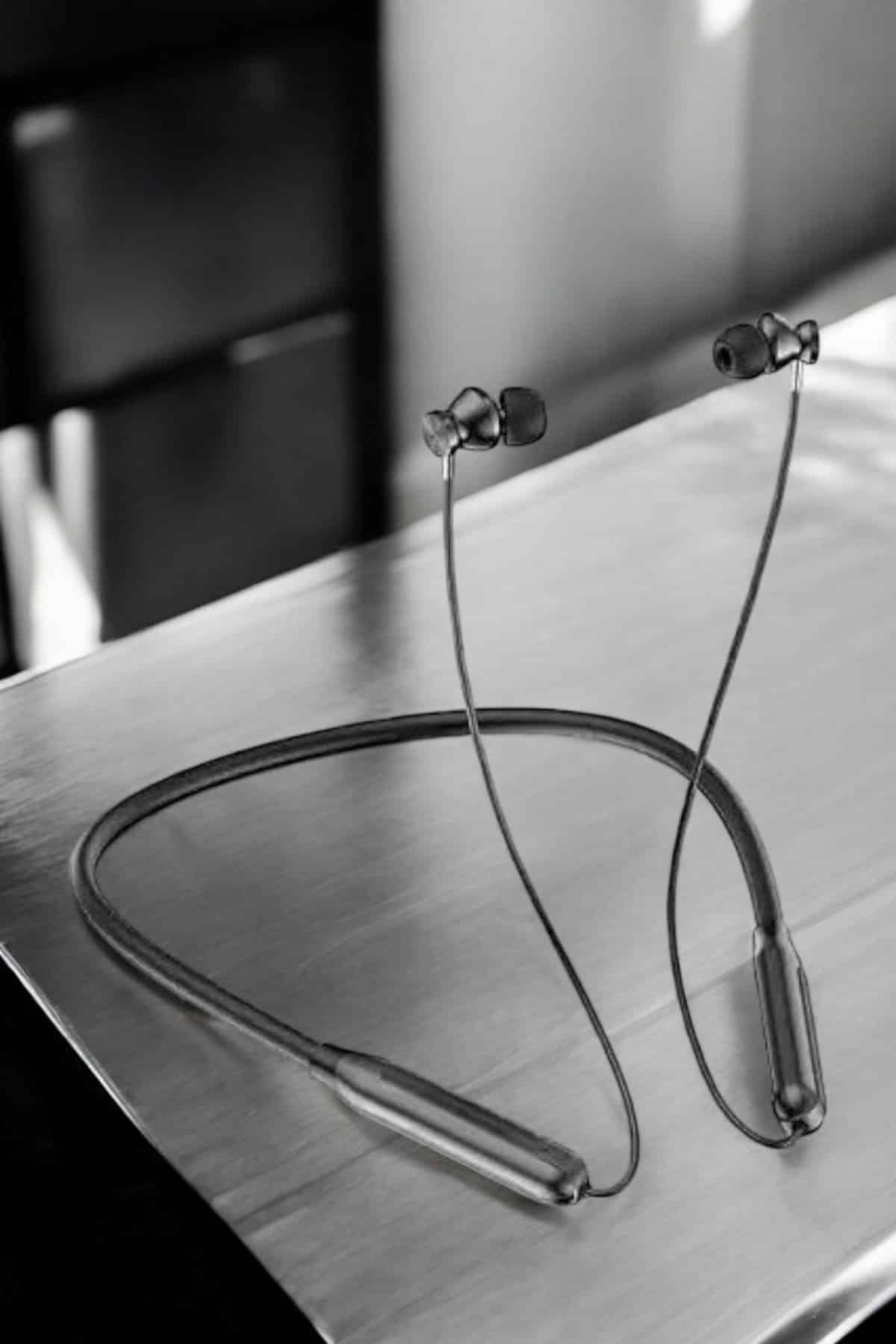 Dijital Göstergeli Kulak İçi Kablosuz Bluetooth Kulaklık Boyun Bantlı - Görsel 2