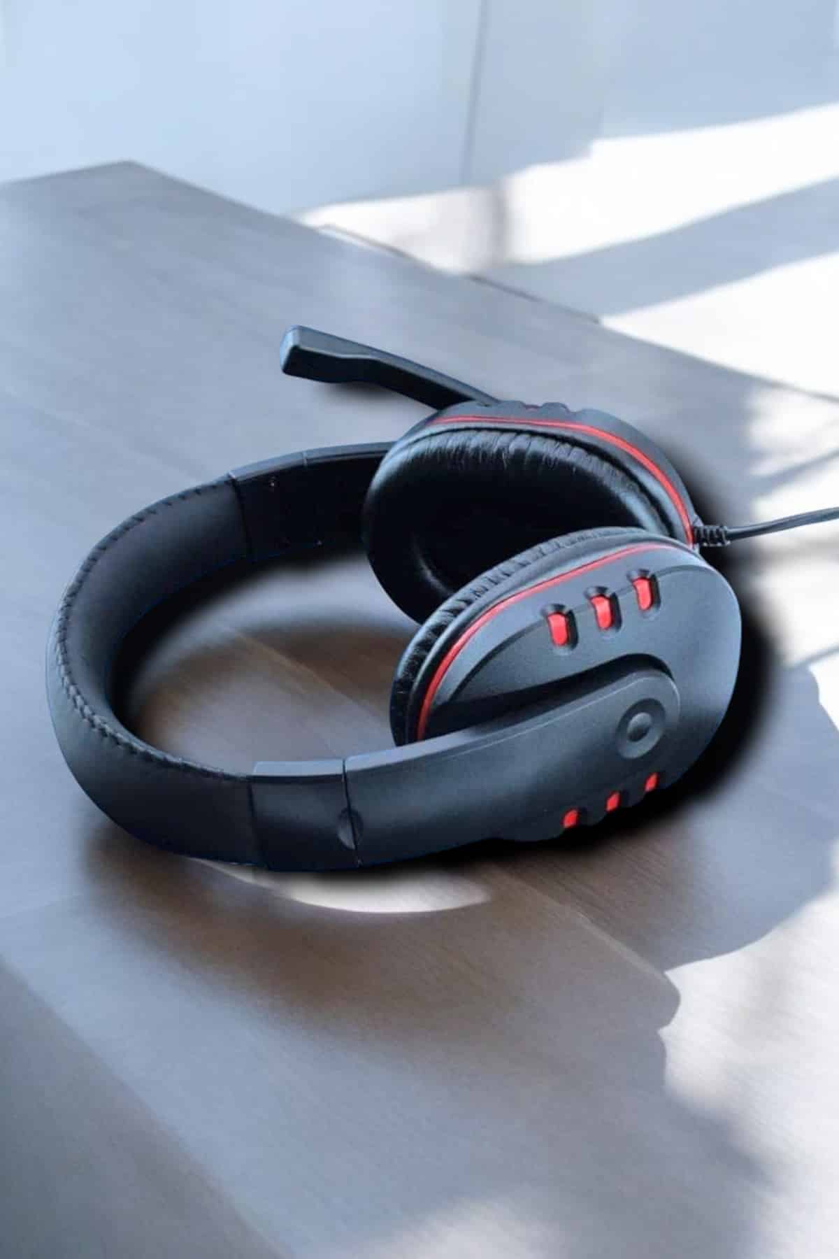 Yüksek Ses Kalitesi ve Aktif Gürültü Engelleme Özellikli Kablolu Mikrofonlu Kulaklık - Görsel 2