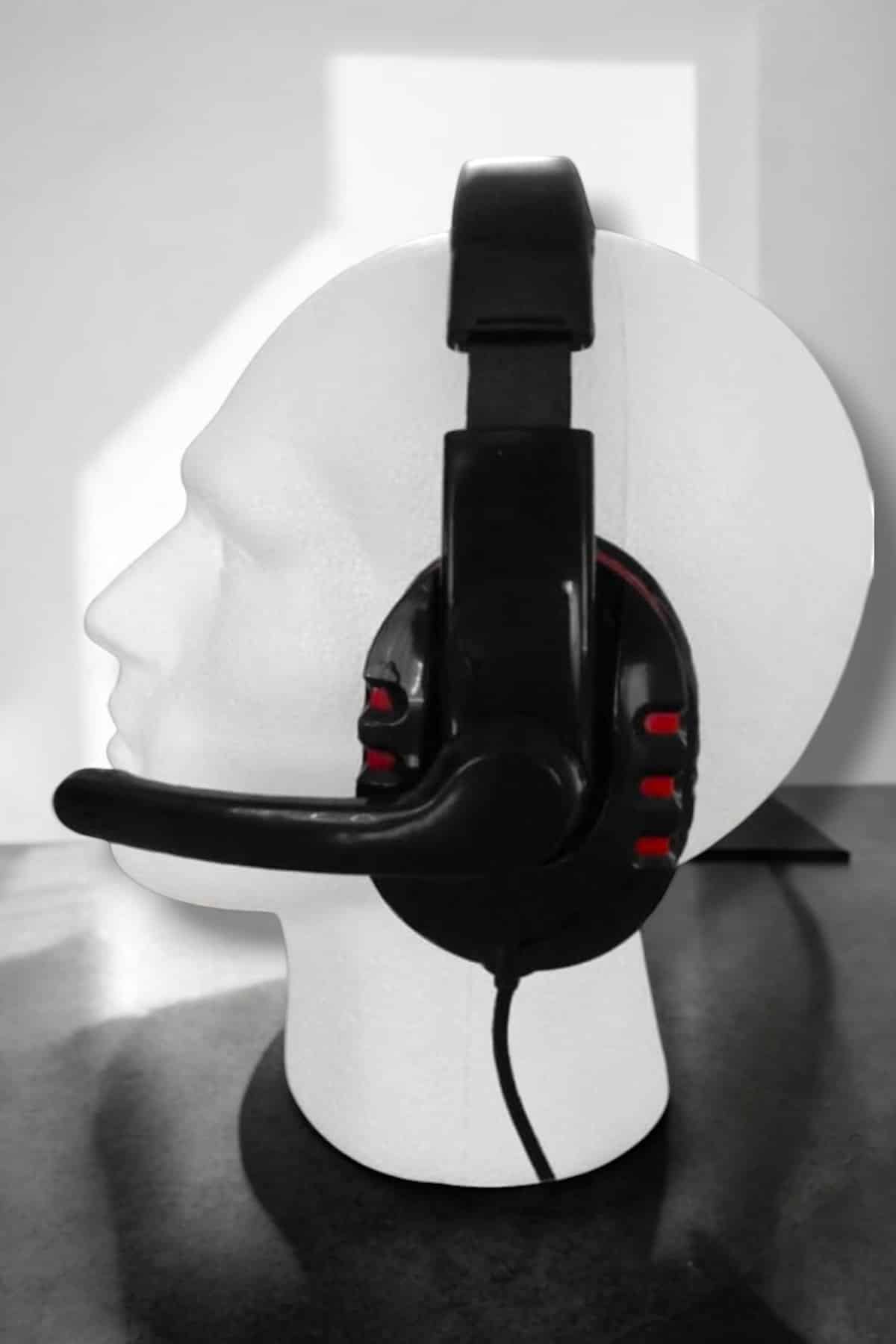 Yüksek Ses Kalitesi ve Aktif Gürültü Engelleme Özellikli Kablolu Mikrofonlu Kulaklık - Görsel 3