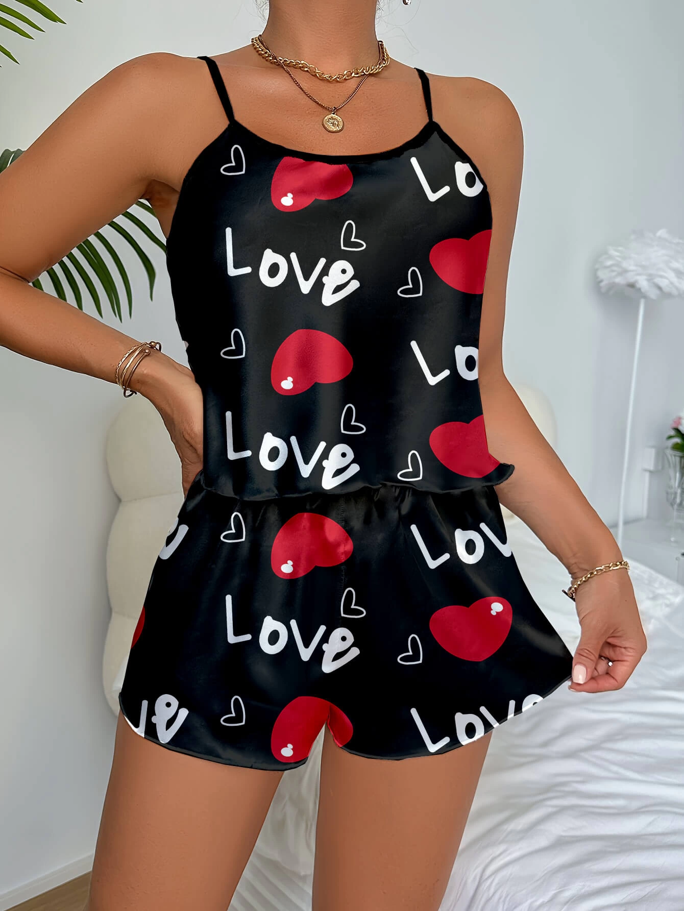Aşk Temalı Kalp Desenli Siyah Saten Şortlu Gecelik Takım - Görsel 3