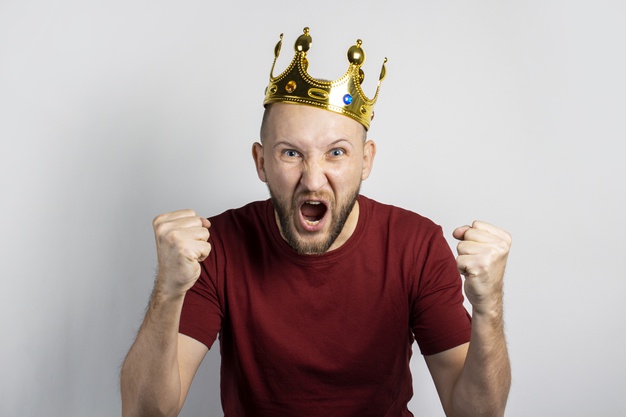 Plastik Kral Tacı Altın Renk Yetişkin Boy 55 cm - Görsel 3