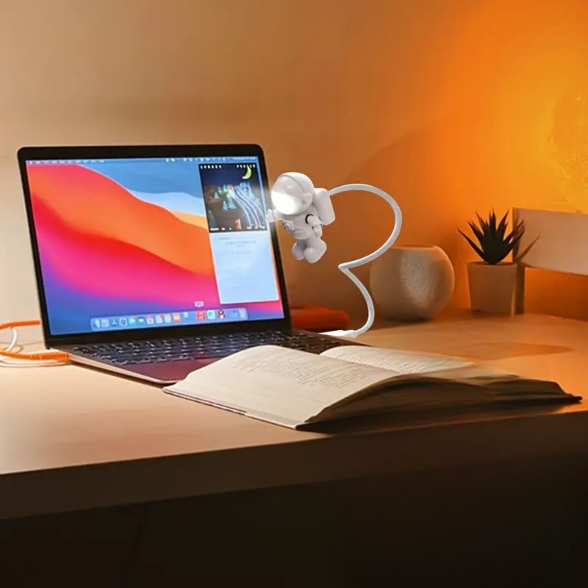 USB Astronot Gece Lambası, Masa Lambası, Kitap Okuma Lambası Işığı - Görsel 2