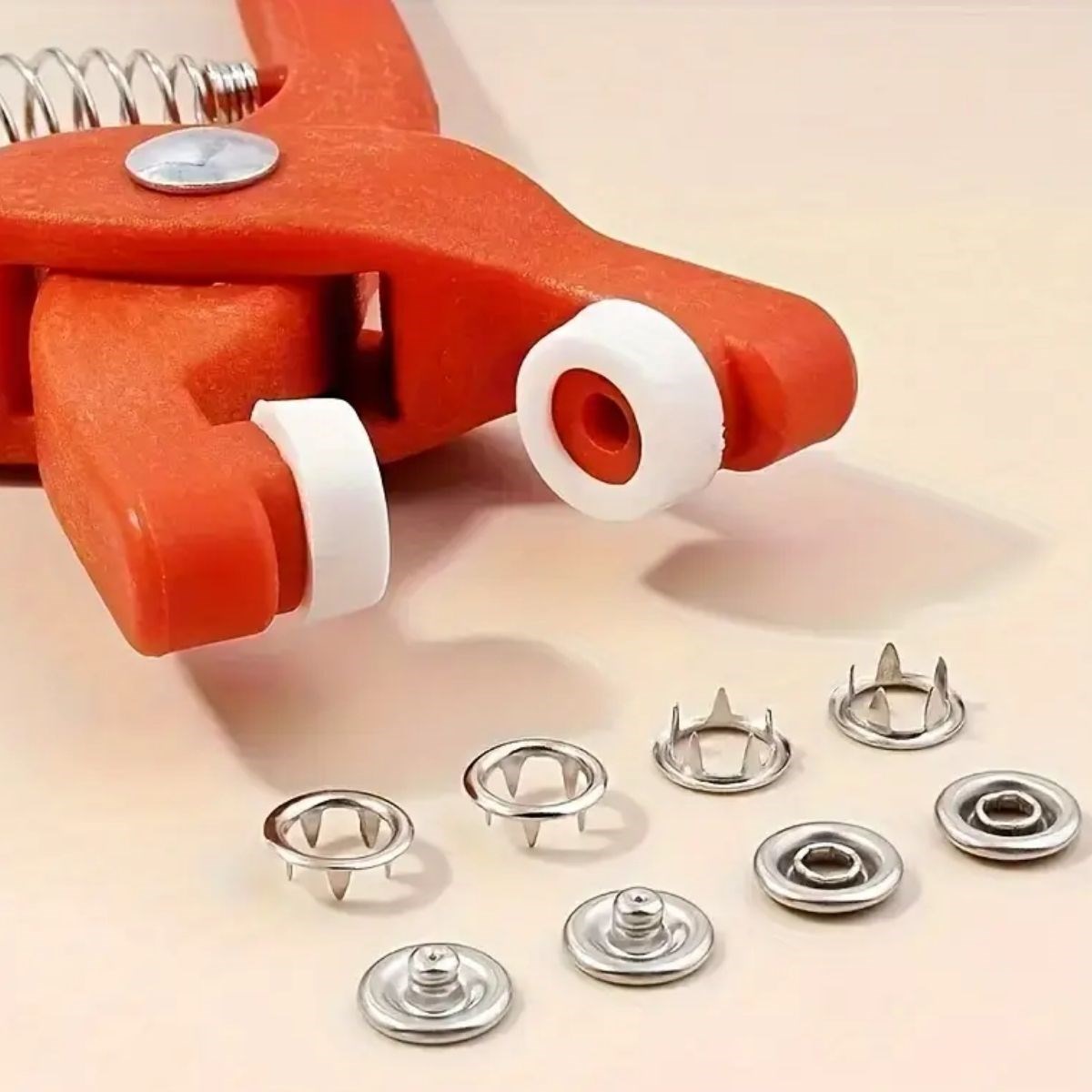 Plastik Çıt Çıt Pensi–Kıyafet, Bebek Önlüğü, Gömlek ve Tekstil Ürünleri İçin Çıtçıt Takma Aleti - Görsel 3