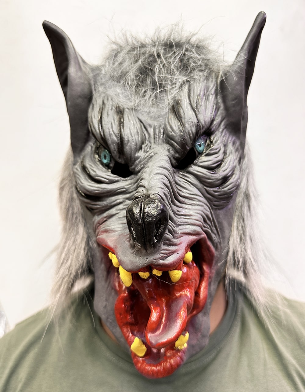 Kafaya Tam Geçmeli Lateks Dil Çıkaran Mavi Gözlü Kurt Maskesi - Görsel 2