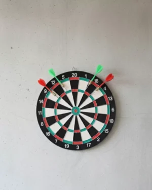 17 İnç Profesyonel Dart Tahtası Dayanıklı Yapı ve 4 Metal Dart Oku