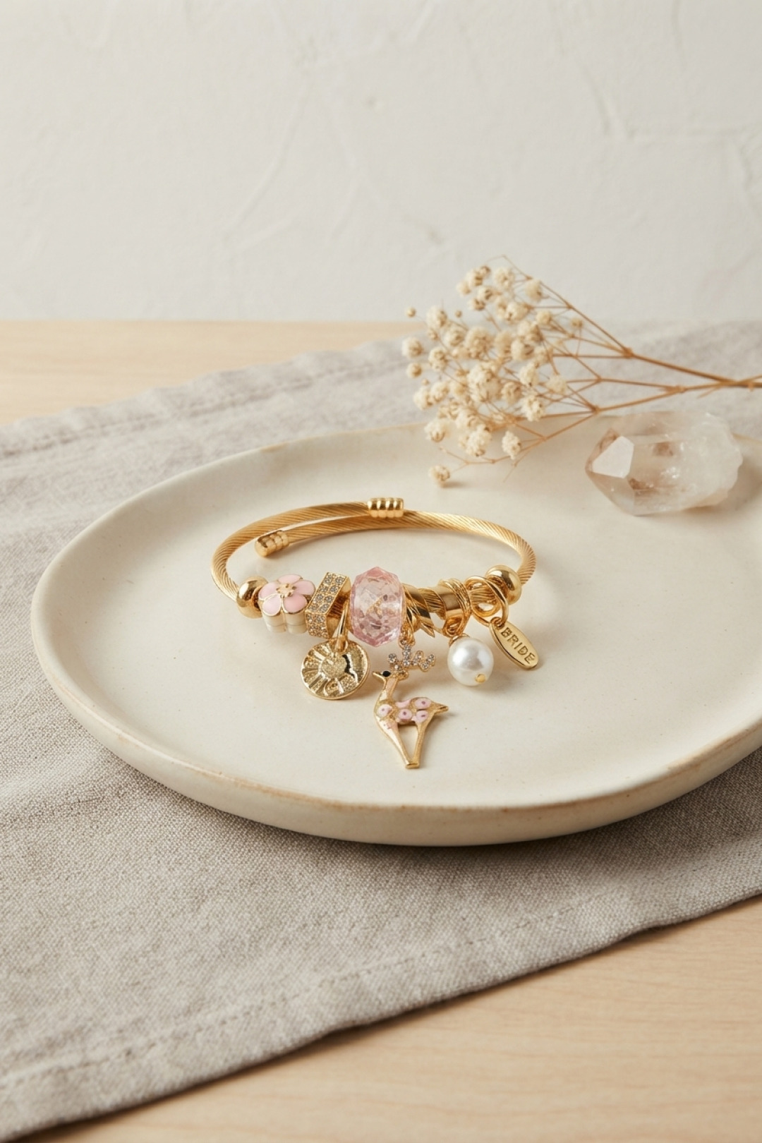 Geyik Model Gold Renk Pembe Charmlı Bileklik 5886