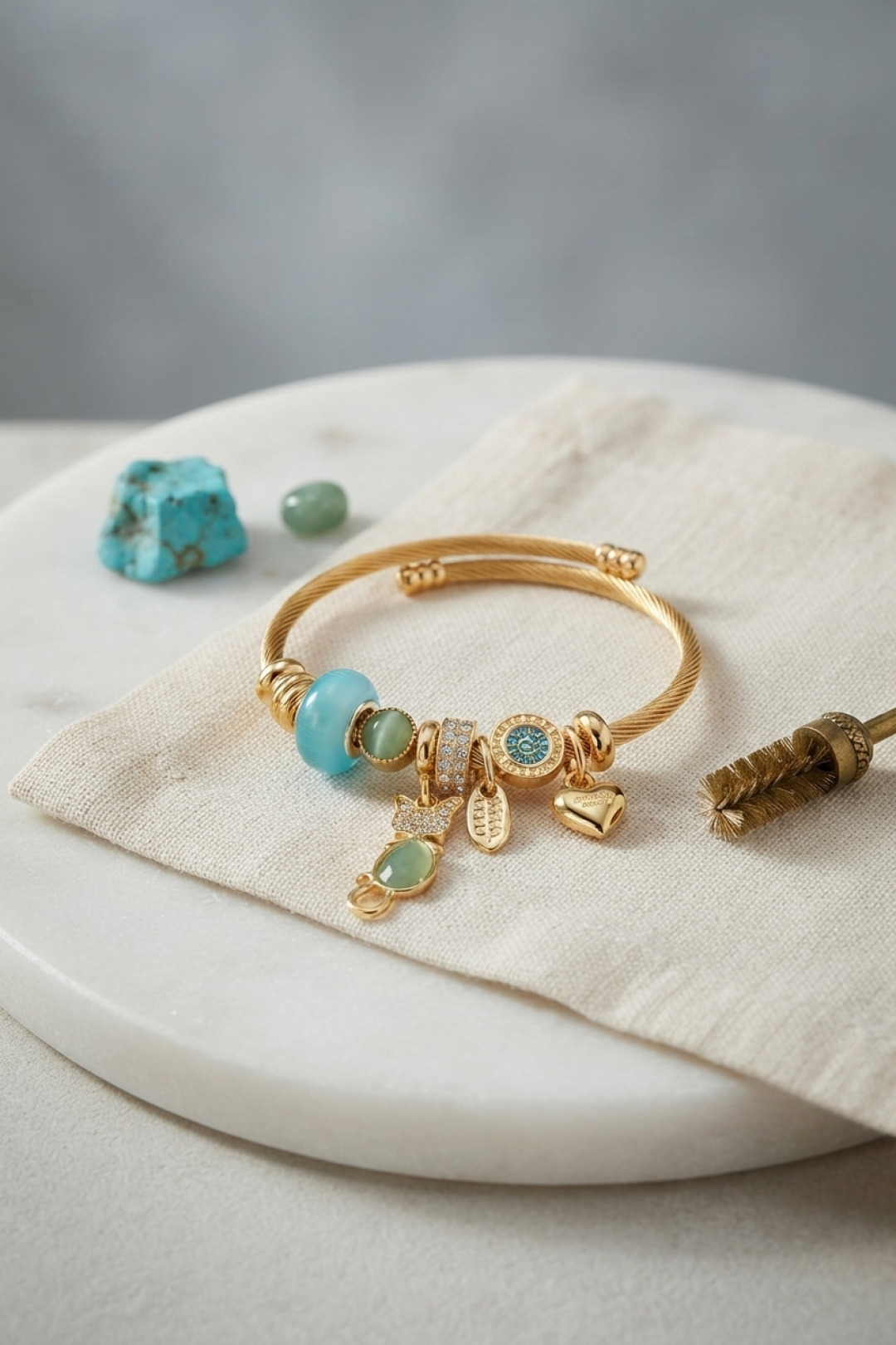 Mavi Kedi Model Gold Renk Charmlı Bileklik 5886
