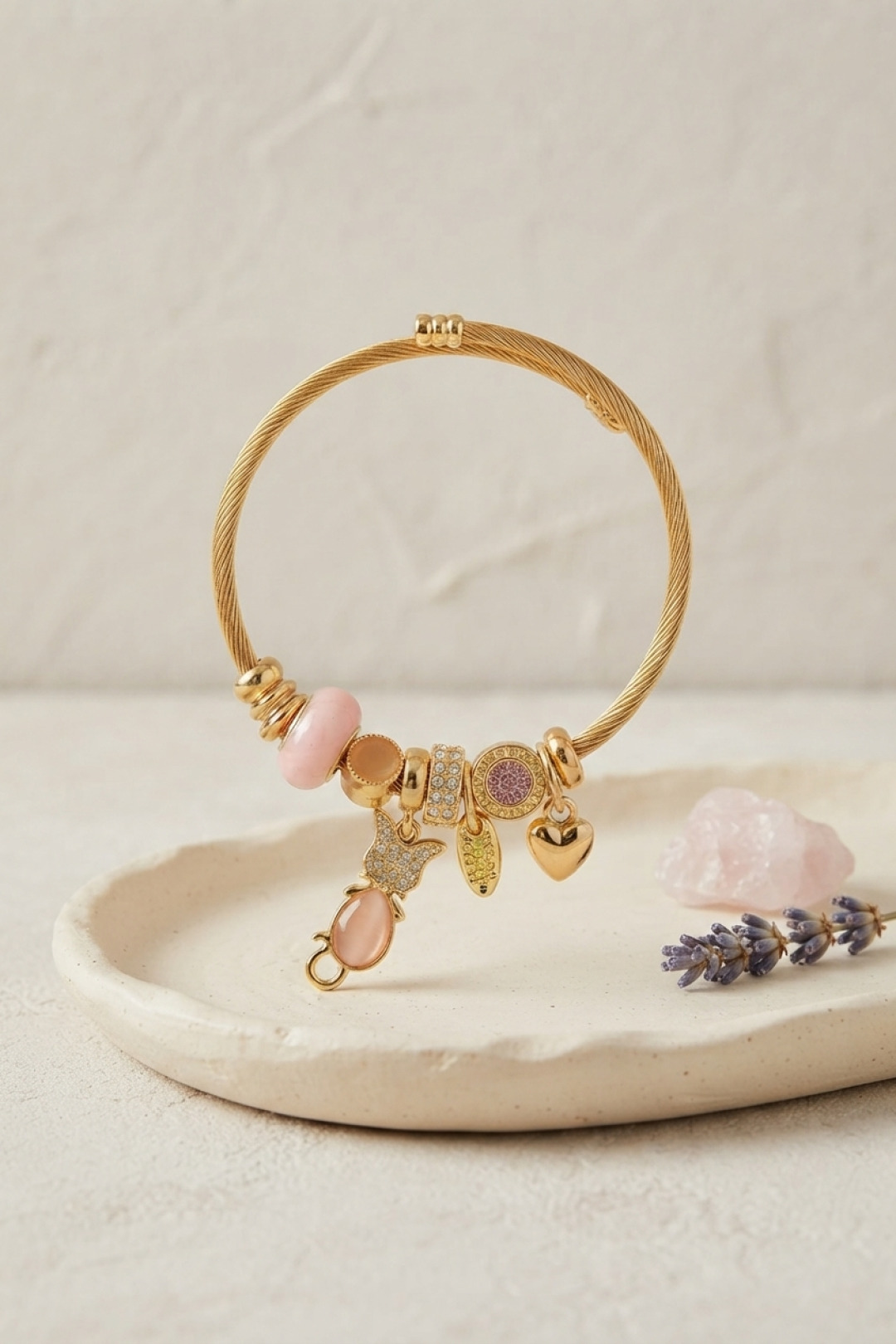 Pembe Kedi Model Gold Renk Charmlı Bileklik 5886