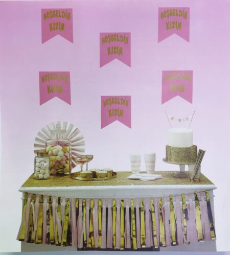 Pembe Üzeri Altın Hoşgeldin Kızım Flama Süs (4172)