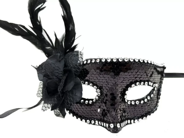 Siyah Renk Yandan Tüylü Güllü Gümüş Taşlı Pullu Maske 20x22 cm (4172) - Görsel 2