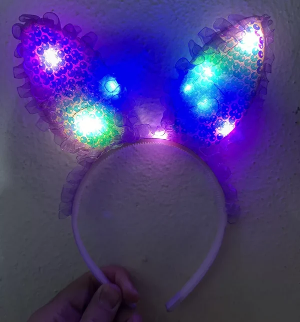 Kenarları Dantelli Mor Pullu Payetli Led Işıklı Tavşan Kulak Taç 23x19 cm (4172) - Görsel 2