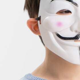 Beyaz Renk Pembe Yanaklı İthal V For Vendetta Maskesi