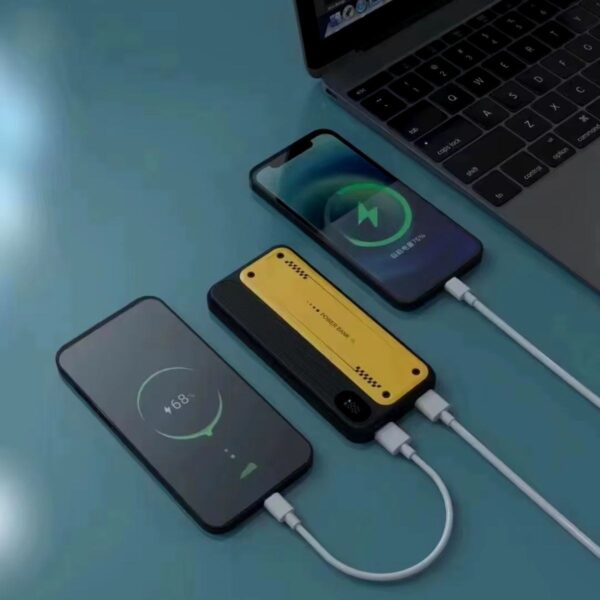 10000 mAh Hızlı Şarj Özellikli Aynı Anda 4 Cihazı Şarj Edebilen Powerbank (4172) - Görsel 2