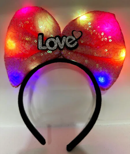 Led Işıklı 3 Farklı Fonksiyonda Yanan Gümüş Love Yazılı Fuşya Pembe Fiyonk Taç 20X17 cm (4172)