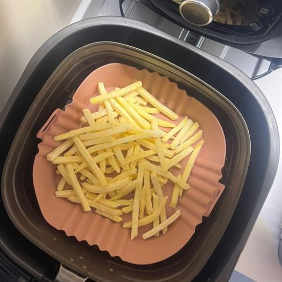 Renkli Isıya Dayanıklı Yıkanılabilir Silikon Fırın Airfryer Kare Model Pişirme Matı 20 cm (4172) - Görsel 5
