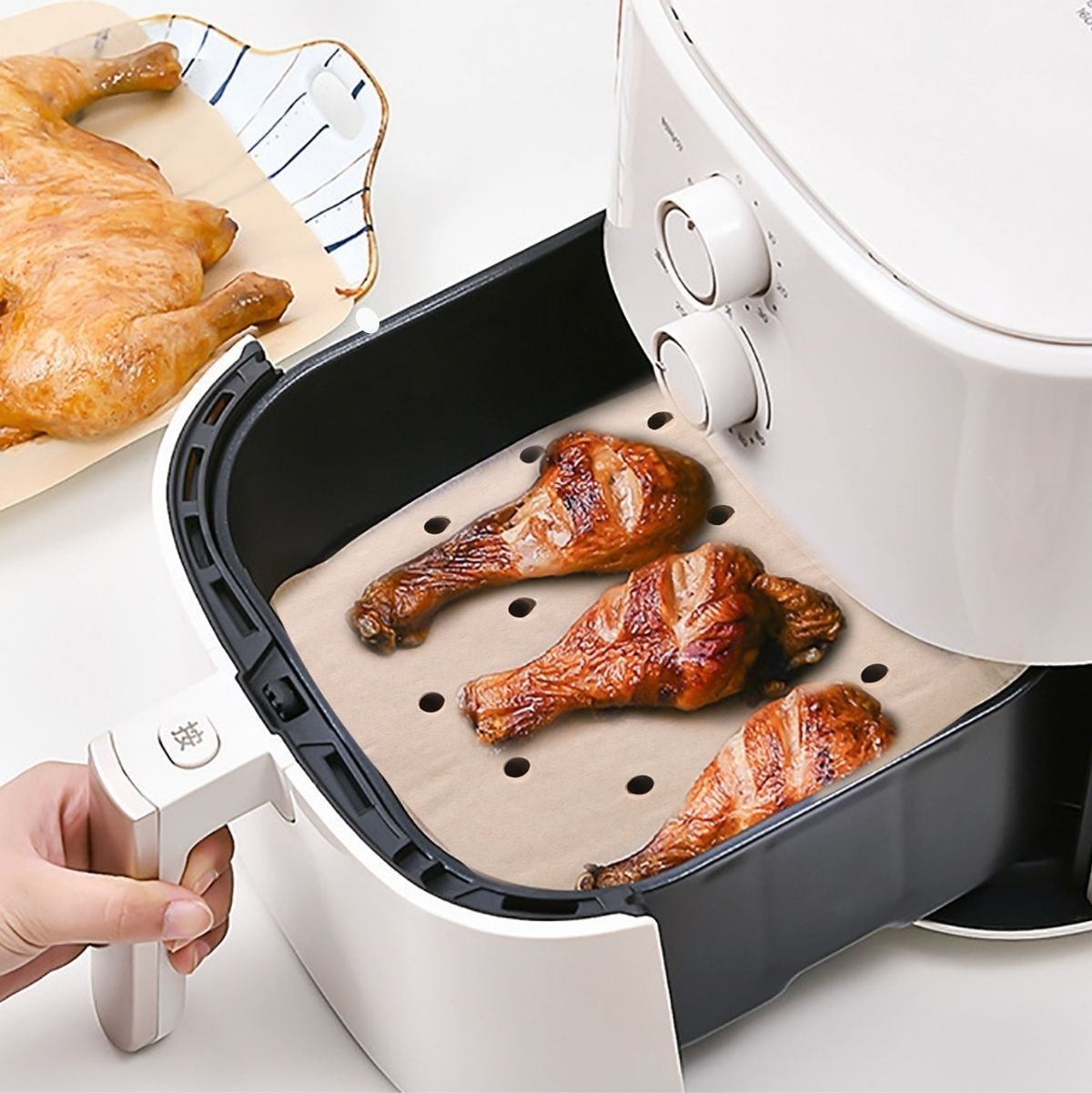 150 Adet Air Fryer Pişirme Kağıdı Tek Kullanımlık Hava Fritöz Yağ Geçirmez Yapışmaz Gıda Pişirme Kağıdı Delikli Kare Model (4172) - Görsel 2