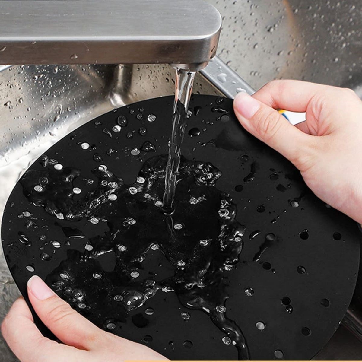 Siyah Isıya Dayanıklı Yıkanılabilir Silikon Fırın Ve Airfryer Yuvarlak Model Pişirme Matı 23 Cm (4172) - Görsel 3