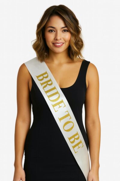 Beyaz Saten Üzerine Kalın Altın Yazılı Bride To Be Kuşağı 10 cm Genişlik (4172)