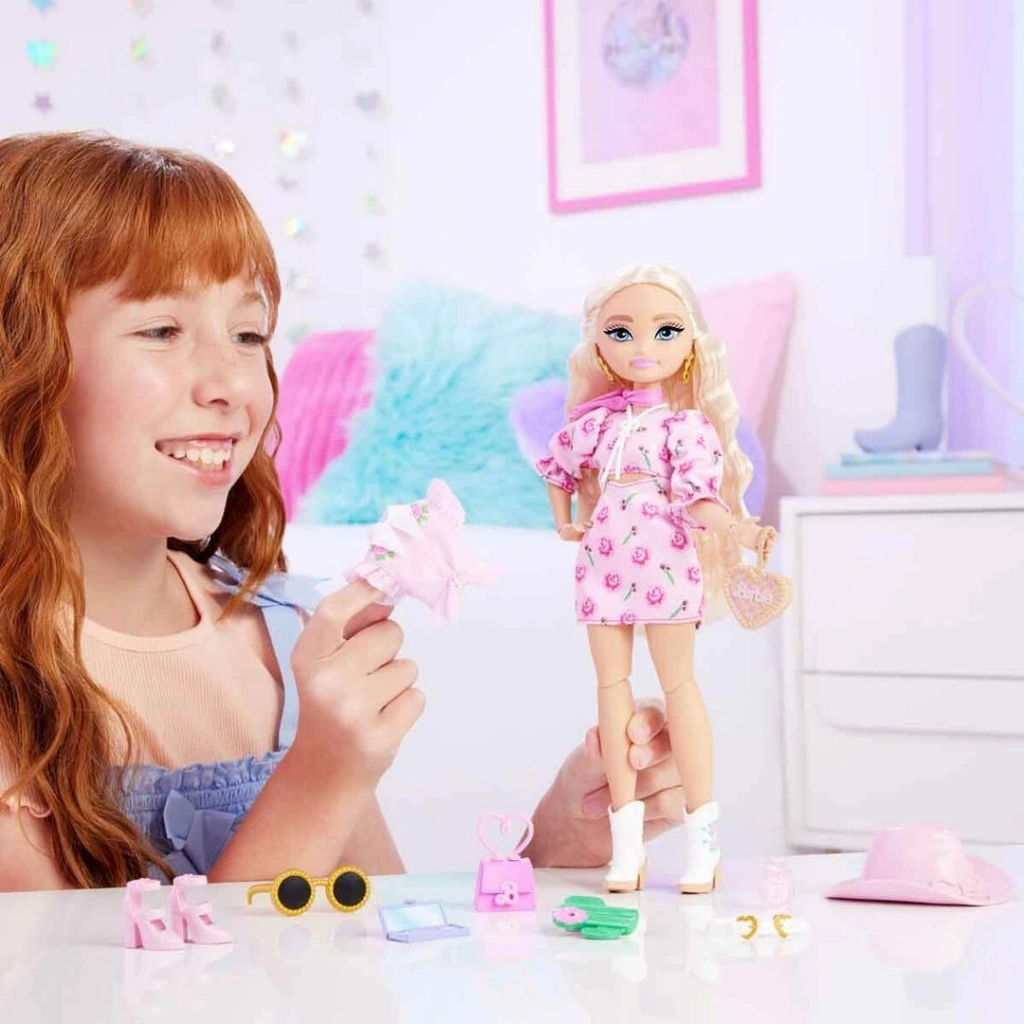 Barbie Dream Besties Festival Kombinleri Barbie Malibu Bebek ve Aksesuarları - Görsel 4