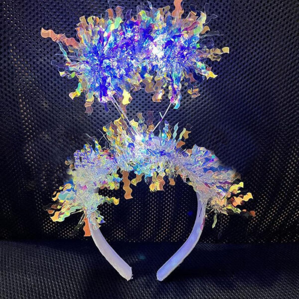 Beyaz Renk Gümüş Işıltılı Püsküllü Led Işıklı Parlak Hologramlı Taç 25x12 cm (K0)