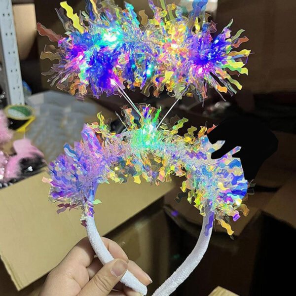 Beyaz Renk Gümüş Işıltılı Püsküllü Led Işıklı Parlak Hologramlı Taç 25x12 cm (K0) - Görsel 2