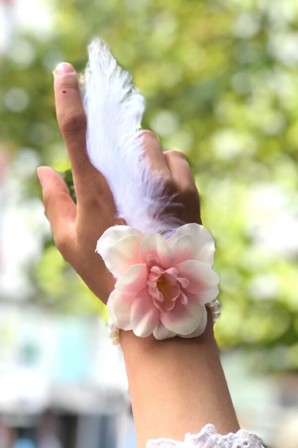 Bride to be Nedime Gelin Bilekliği Tüy ve İnci Boncuk Detaylı Somon Renkli Bekarlığa Veda Partisi Bilekliği 10 Adet (K0)