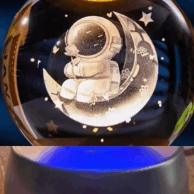 Dekoratif Ay Üstünde Astronot Tasarımlı Plastik Altlıklı Cam Küre