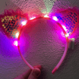 Kenarları Dantelli Fuşya Pullu Payetli Led Işıklı Kedi Kulak Taç 17x19 Cm