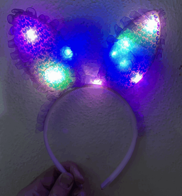 Kenarları Dantelli Mor Pullu Payetli Led Işıklı Tavşan Kulak Taç 23x19 Cm - Görsel 2