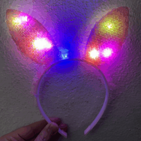 Kenarları Dantelli Pembe Pullu Payetli Led Işıklı Tavşan Kulak Taç 23x19 Cm