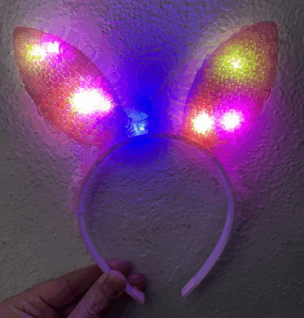 Kenarları Dantelli Pembe Pullu Payetli Led Işıklı Tavşan Kulak Taç 23x19 Cm - Görsel 2