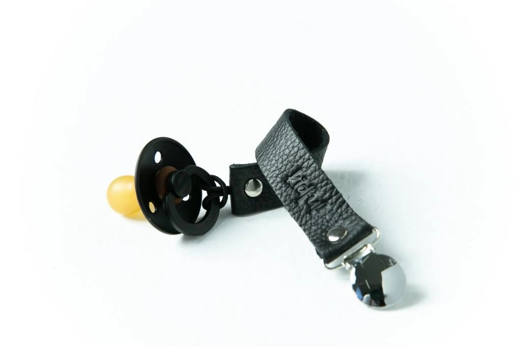 Bitkisel Boyalı Emzik Askısı Charcoal Bebek İçin Doğal ve Güvenli Emzik Askısı - Görsel 2