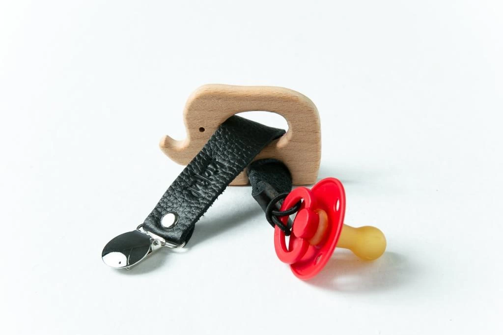 Bitkisel Boyalı Emzik Askısı Charcoal Bebek İçin Doğal ve Güvenli Emzik Askısı - Görsel 3