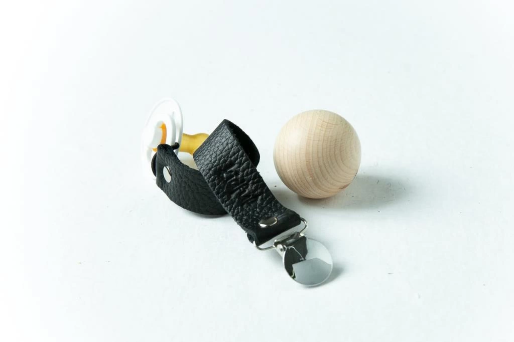 Bitkisel Boyalı Emzik Askısı Charcoal Bebek İçin Doğal ve Güvenli Emzik Askısı - Görsel 4