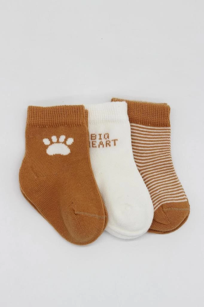 Sıcak tonlarda tasarlanmış yumuşak soket çoraplar – konforlu adımlar - Görsel 2