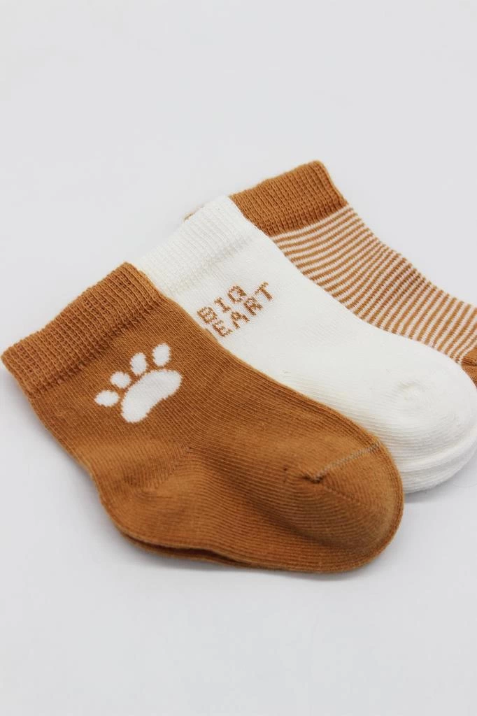 Sıcak tonlarda tasarlanmış yumuşak soket çoraplar – konforlu adımlar - Görsel 4