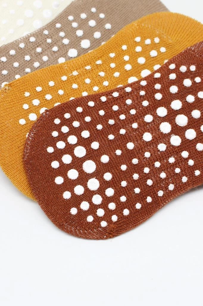 Doğal tonlarda tasarlanmış penye çoraplar ile gün boyu rahatlık - Görsel 4
