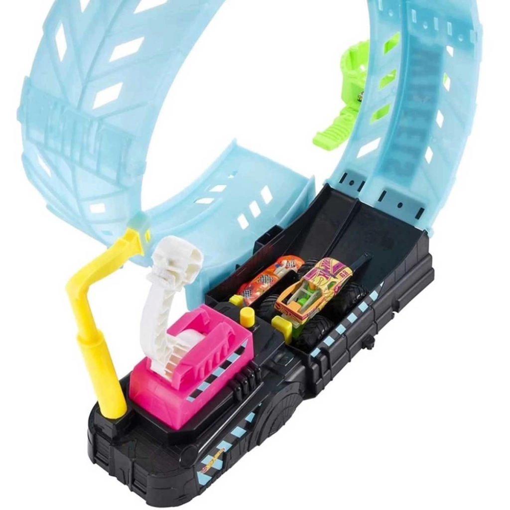 Hot Wheels Monster Trucks Karanlıkta Parlayan Çemberde Yarış Seti HBN02 - Görsel 4