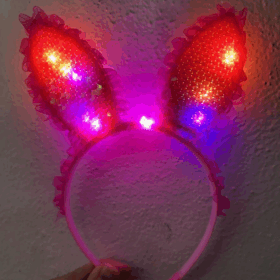 Çocuk   Kenarları Dantelli Fuşya Pullu Payetli Led Işıklı Tavşan Kulak Taç 23x19 cm