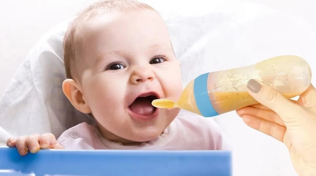 Sıkmalı kaşık ile ek gıdaya geçiş sürecini kolaylaştıran bebek dostu beslenme yardımcı ürün - Görsel 2