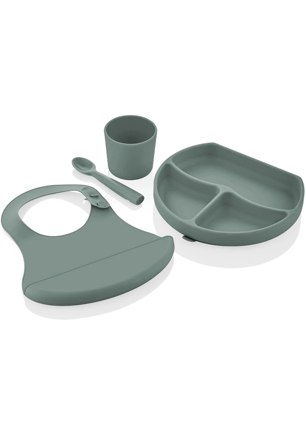 Silikon beslenme seti ile güvenli ve pratik mama saatlerini destekleyen hijyenik ürün takımı