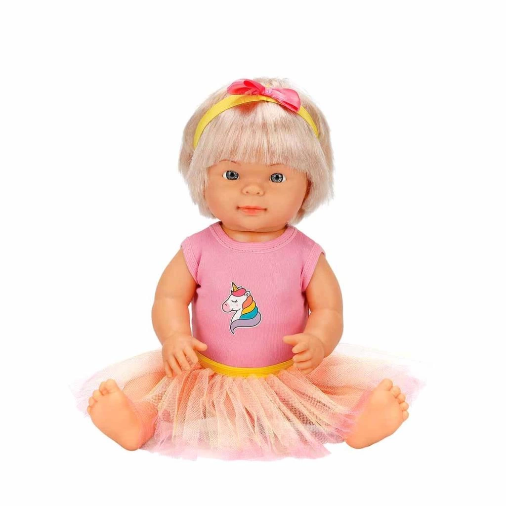 Doğum günü bebeği ile sosyal gelişim ve duygusal bağ kurma becerilerini destekleyen rol oyunu - Görsel 3