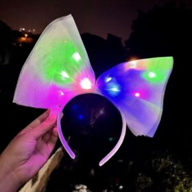 Rengarenk Led Işıklı Fiyonk Şekilli Tül Parti Tacı Beyaz Renk 25x25 cm (K0)