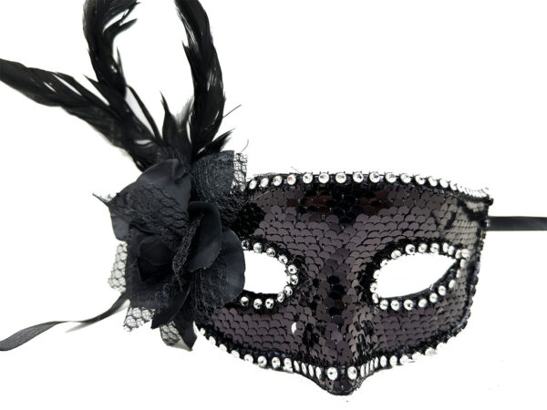 Siyah Renk Yandan Tüylü Güllü Gümüş Taşlı Pullu Maske 20x22 cm (K0) - Görsel 2