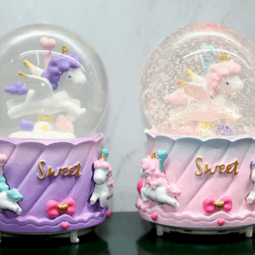 Unicorn İçi Dönmeli Püskürtmeli Işıklı Müzikli Kar Küresi Büyük Boy Alk3040