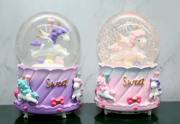 Unicorn İçi Dönmeli Püskürtmeli Işıklı Müzikli Kar Küresi Büyük Boy Alk3040